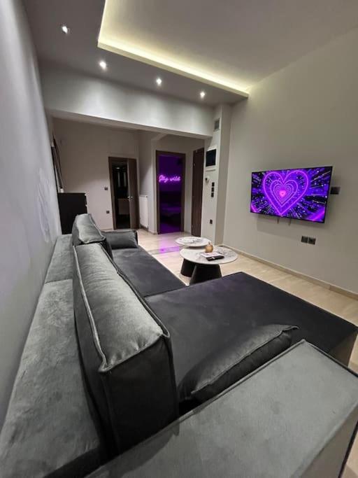Angies Ledsigns Apartment سالونيك المظهر الخارجي الصورة